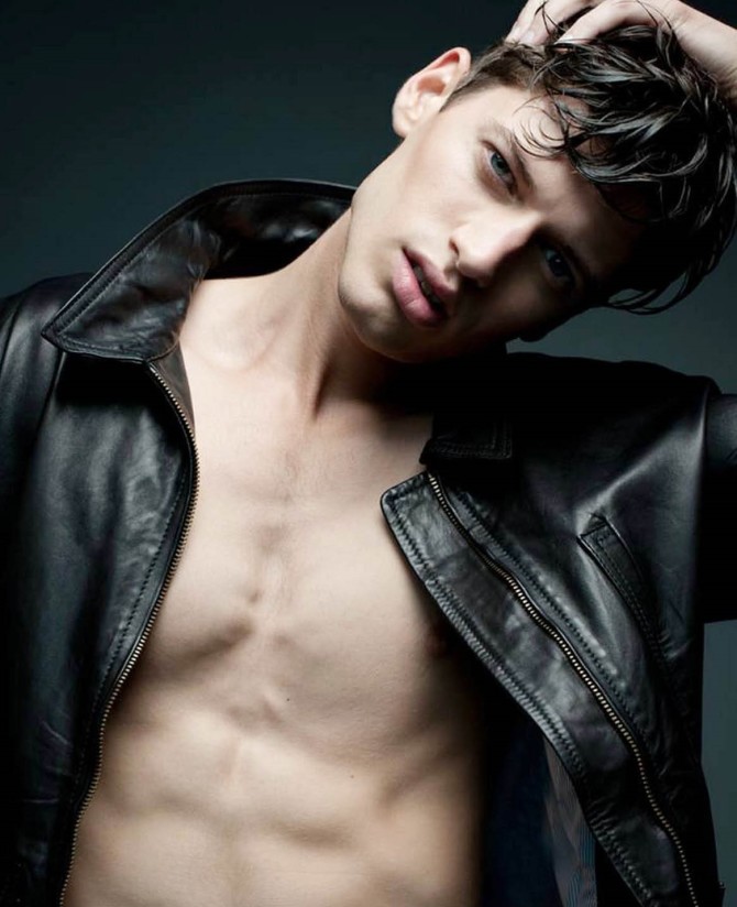 Viktor Egyed-front (C)
